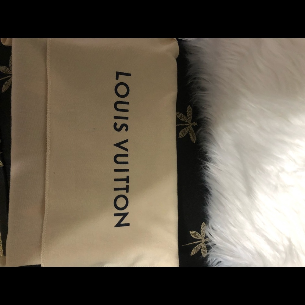 Louis Vuitton Toiletry Pouch 26 Limited edition Brand New - Picture 11 of 11